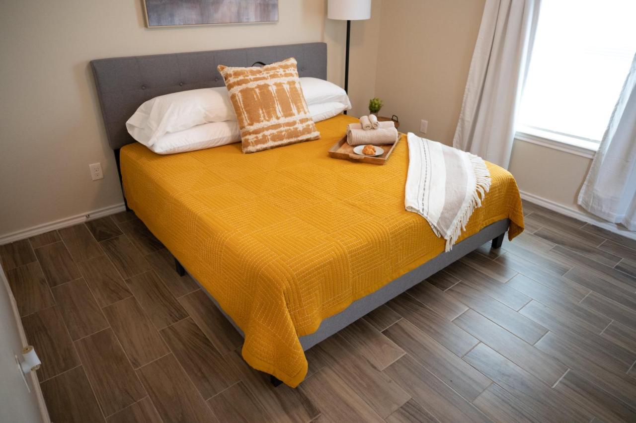 Fabulous King Size Bed In A Gated Neighborhood! Apartment Edinburg Ngoại thất bức ảnh