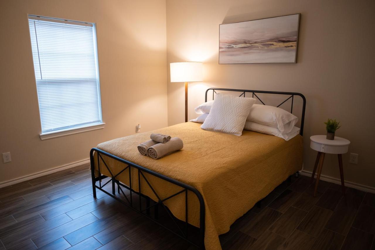 Fabulous King Size Bed In A Gated Neighborhood! Apartment Edinburg Ngoại thất bức ảnh